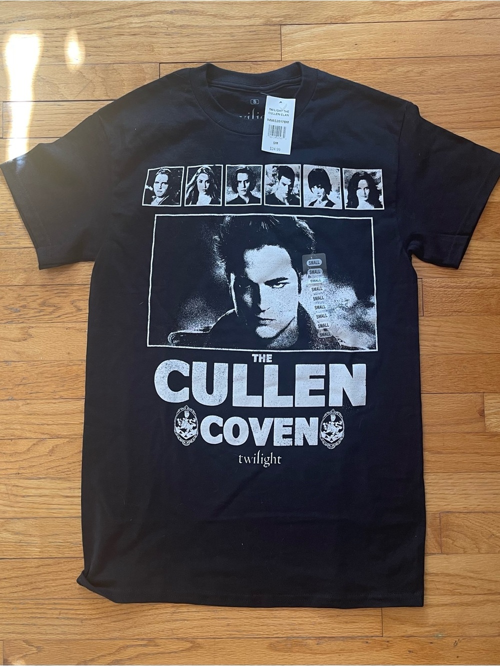 BNWT - The Cullen Coven “Twilight” Graphic Tee - Black